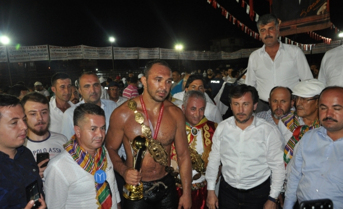 Altın Kiraz’ın başpehlivanı Ali Gürbüz oldu