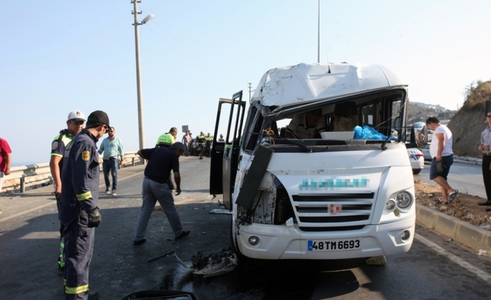 Bodrum’da yolcu minibüsü devrildi: 16 yaralı