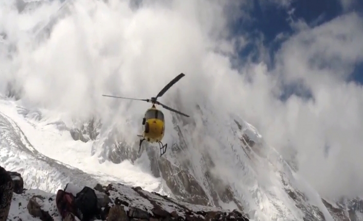 Himalayalar’da helikopter kayboldu