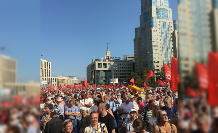 Rusya’da binlerce kişi emeklilik reformunu protesto etti