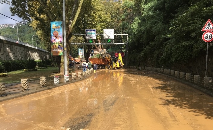 Sarıyer Çayırbaşı tüneli aşırı yağış nedeniyle kapatıldı