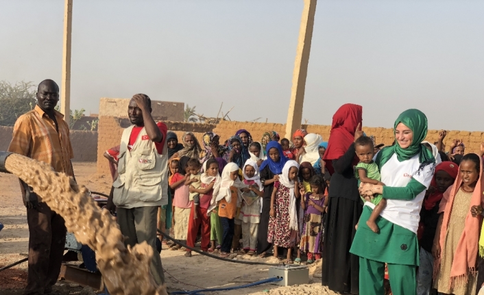 Sosyal medya fenomeni Sudan’da su kuyusu açtı