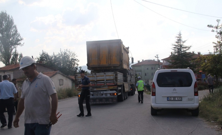 Tıra yüklenmiş kamyon faciaya neden oluyordu