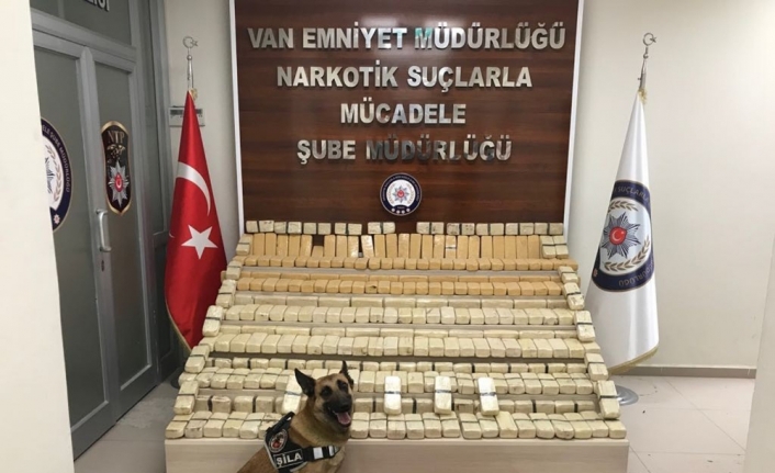 Tırın deposundan 140 kilo eroin çıktı