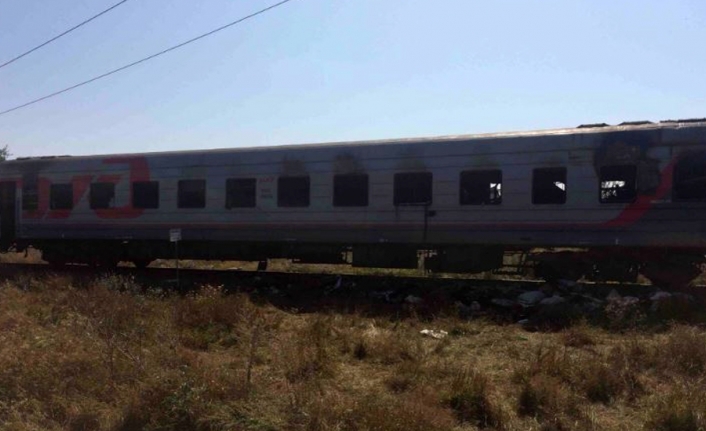 Yolcu treni hareket halindeyken alev aldı