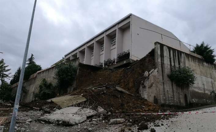 Ordu’da bir lisenin istinat duvarı çöktü