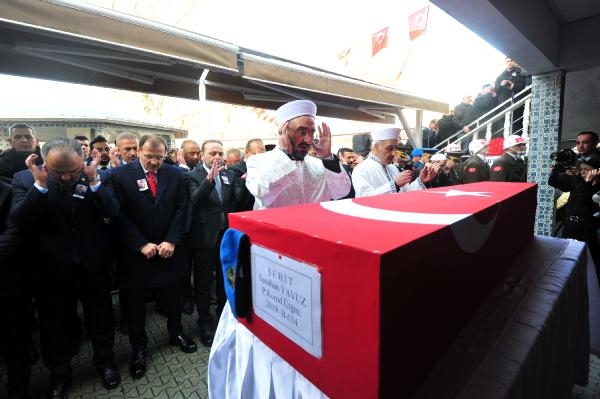 Pençe-Kilit şehidi Üsteğmen Yavuz, toprağa verildi (2)