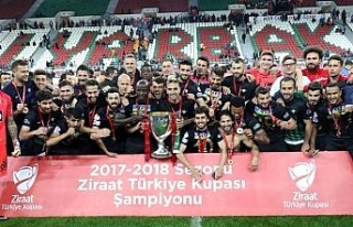 Akhisarspor’un kupasına kavuştu