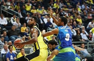 Fenerbahçe Doğuş, liderliği garantiledi