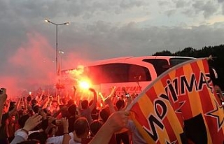 Galatasaray İzmir’de coşkuyla karşılandı