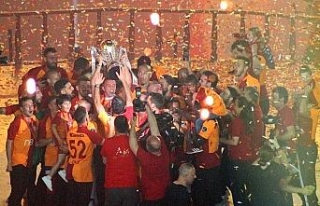 Şampiyon Galatasaray kupasını aldı