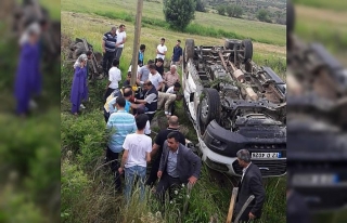 Bingöl’de yolcu minibüsü devrildi: 14 yaralı