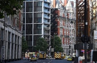 Londra’da gökyüzü siyaha boyandı