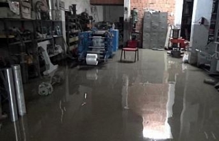 Silivri’de yağmur su baskınlarına neden oldu