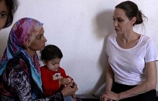 Angelina Jolie Suriyeli mültecileri ziyaret etti