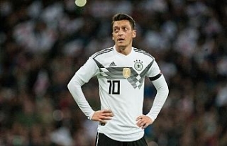 Mesut Özil manşetlerde