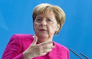 Angela Merkel’e anket şoku