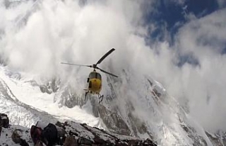 Himalayalar’da helikopter kayboldu